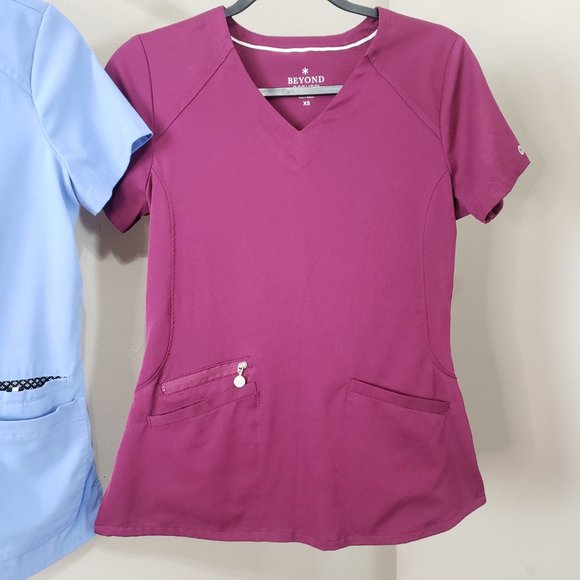 Beyond Scrubs Ceil Blue Wine Scrub Top Bundle XS - Picture 8 of 16
